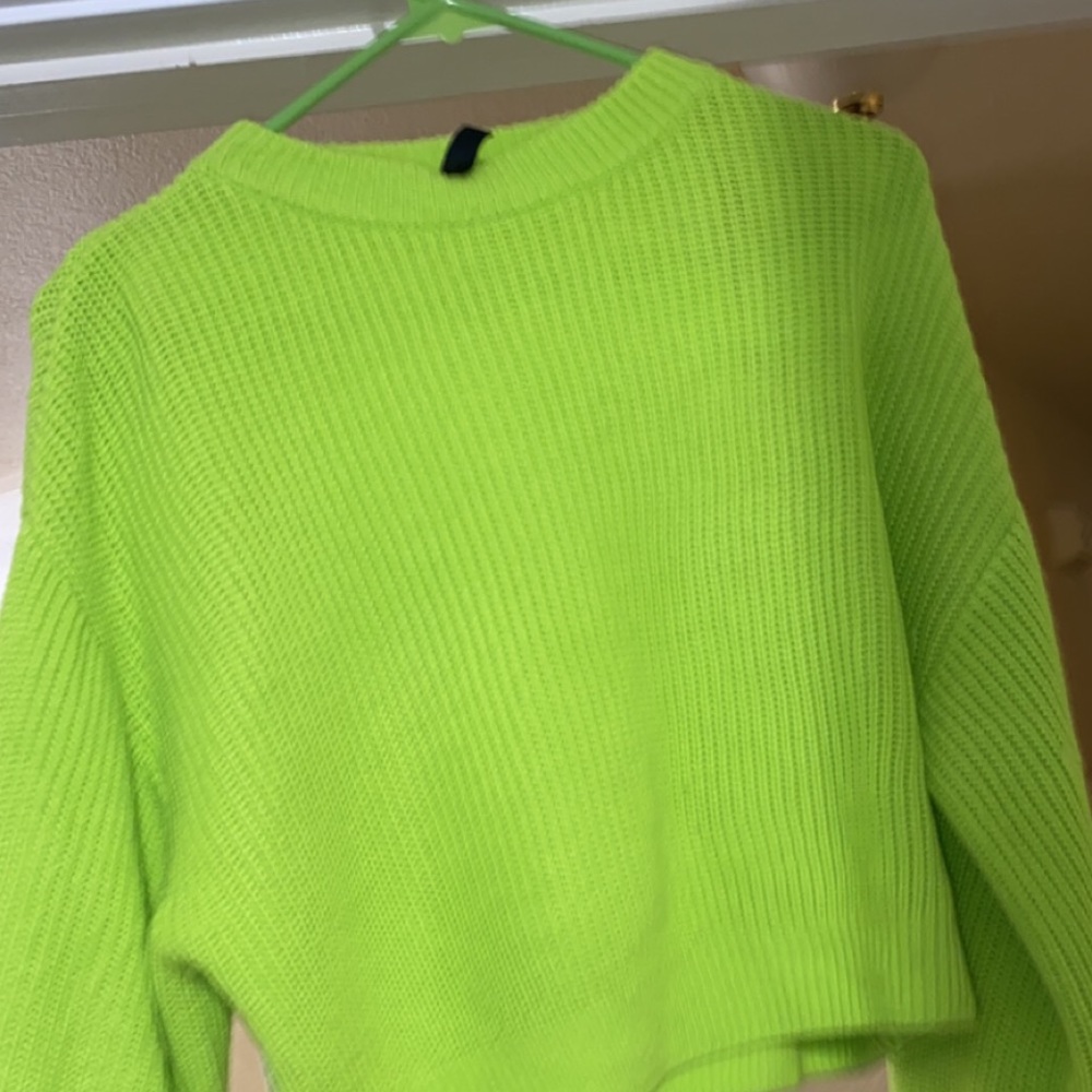 Long sleeve crop-top sweater